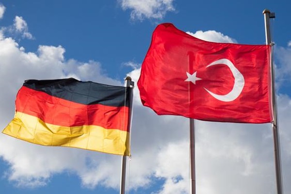 Almanya binlerce Türk vatandaşı sınır dışı edecek