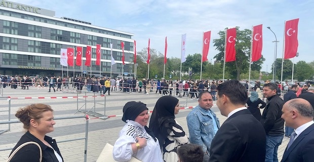 Yurt dışındaki Türkler sandıklarda rekor kırdı