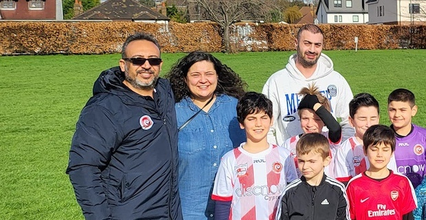 İngiltere Türk Toplumu Futbol Federasyonu Türk okullarını ziyaret edip antremanları izledi