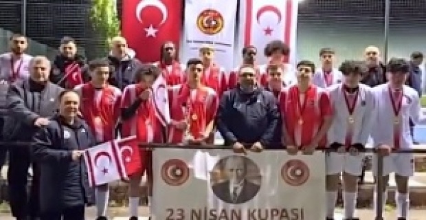 İngiltere Türk Toplumu Futbol Federasyonu 23 Nisan'ı çoşkuyla kutladı