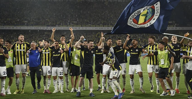 Hollanda basınında Fenerbahçe'nin zafer manşetleri