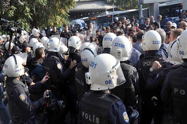 Ankara'da polis toplanan gruba müdahale etti
