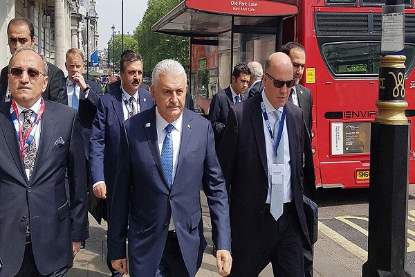 Başbakan Binali Yıldırım Londra'nın ünlü parkında yürüyüş yaptı