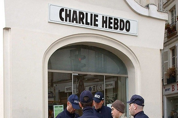 Charlie Hebdo'da anlaşmazlık