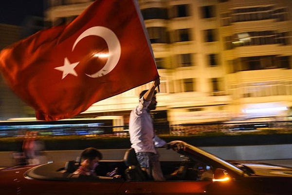 İngiliz basını, Türkiye'de darbe girişiminden 1 yıl sonra da demokrasi tehlikede
