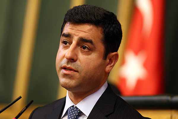 Eski Milletvekili Aysel Tuğluk, Demirtaş'ı ziyaret etti