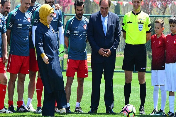 Cumhurbaşkanının eşi Emine Erdoğan'ın çok konuşulan görüntüsü