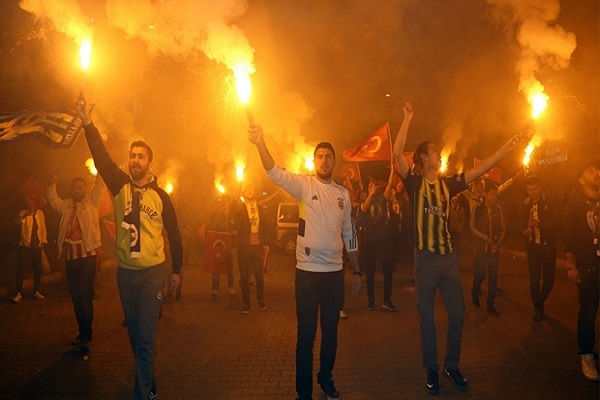 THY Avrupa Ligi şampiyonu Fenerbahçe oldu sokaklar doldu taştı