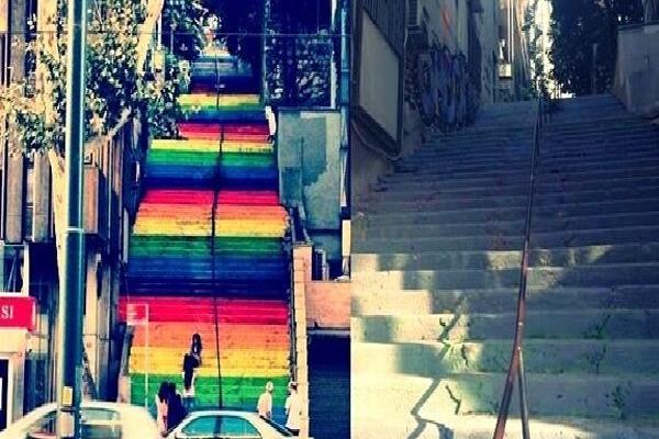 'Renkli renkli çıkacaksın bu merdivenlerden'