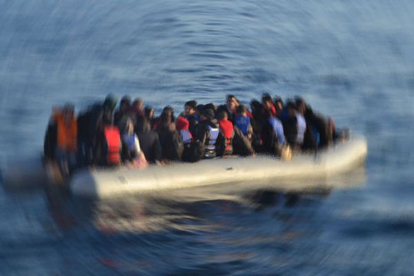 Kaçak yollarla Yunanistan'a geçmeye çalışan 15 sığınmacı yakalandı
