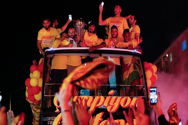 Süper Lig'e yükselen son takım Göztepe'de büyük kutlama