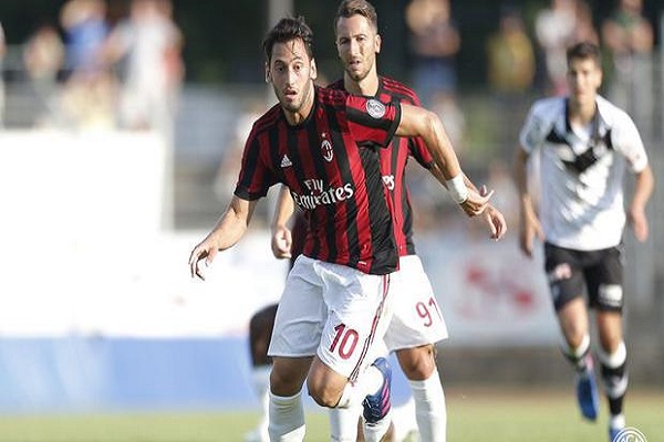 Milan'a transfer olan Hakan Çalhanoğlu ilk sınavını verdi