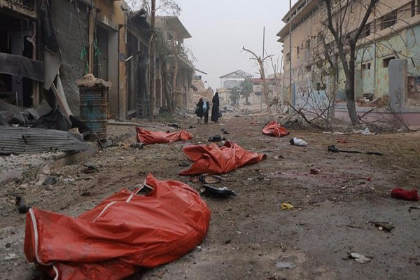 Halep'in sivil halkını hem karadan hem de havadan bombaladılar