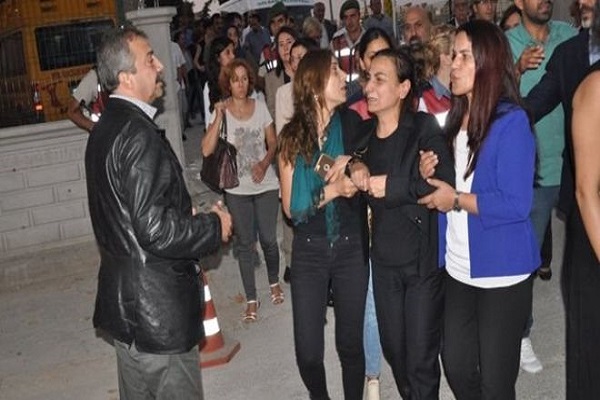 Hatun Tuğluk'un cenaze töreninde gergin anlar