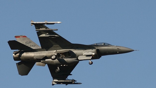 Irak savaş uçaklarının hava saldırısında 20 IŞİD militanı öldü