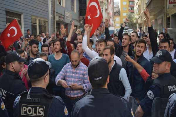 Bursa'da HDP binası önünde tehlikeli gerginlik