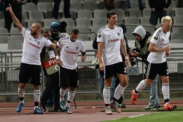Beşiktaş, Osmanlıspor'u mağlup ederek liderliğe yükseldi
