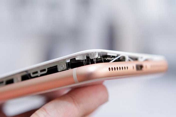 iPhone 8 Plus şarjda patladı