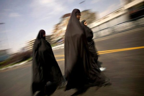İranlı kadınlara şehir merkezinde asitli saldırı