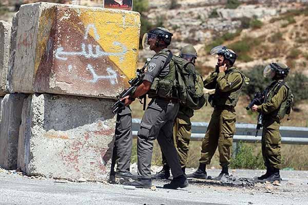 İsrail askerlerinden Filistin köyüne baskın