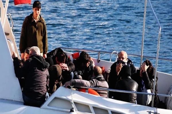 Ege Denizi'nde 72 kaçak kurtarıldı