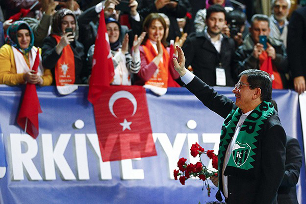 Başbakan Davutoğlu, 'Haziran seçimlerine başı dik bir şekilde yürüyeceğiz'