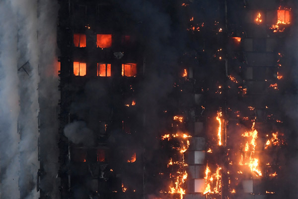 Londra'daki büyük yangında ölü sayısı artıyor