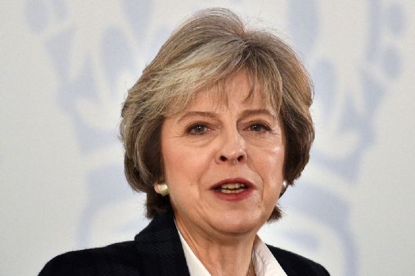 Theresa May İngiltere'de yeni hükümeti kuruyor