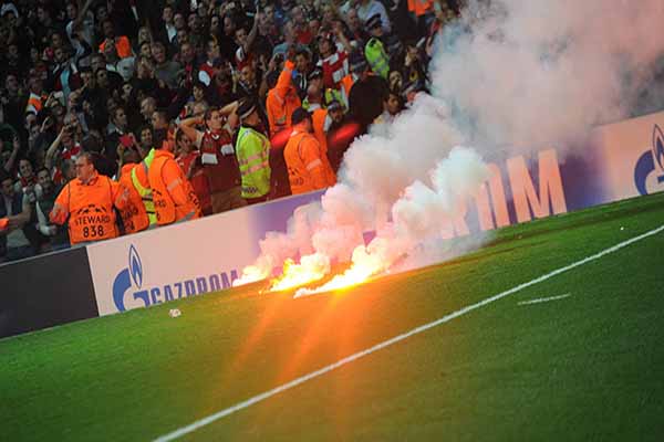 Galatasaray'a UEFA'dan meşale cezası