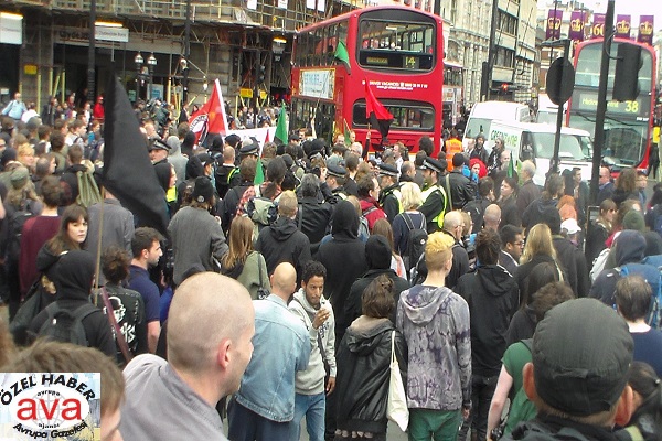 G8 Protestocuları Londra'dan İstanbul Taksim direnişçilerine selam yolladı