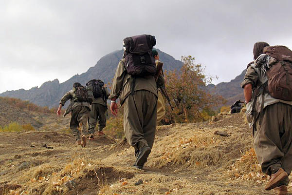 ABD'li eğitmenler PKK'lı militanlara ders ve para veriyor