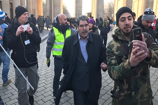 Serbest bırakılan Salih Müslim Berlin'deki PKK mitingine katıldı