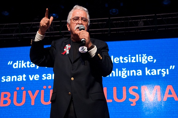 Sanatçılar bir oldu. 'Ferman padişahın, ülke bizimdir'