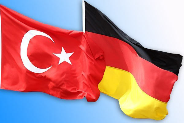 Türkiye açılan pankart için Almanya'ya nota verdi