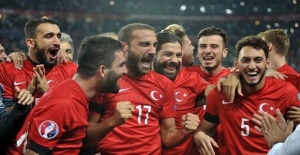 O futbolcular milli takım aday kadrosundan çıkarıldı