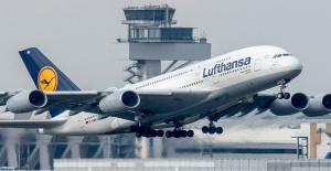 Lufthansa'da yapılacak 800 uçuş iptal edildi