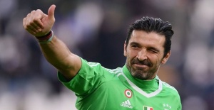 En pahalı kaleci Buffon PSG ile anlaştı