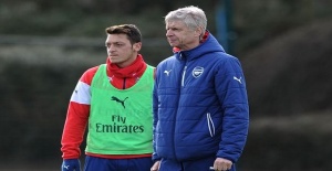 Arsene Wenger 'Mesut Özil Almanya Milli Takımına geri dönmeli'