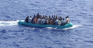 İzmir açıklarında göçmen teknesi battı, ölüler var