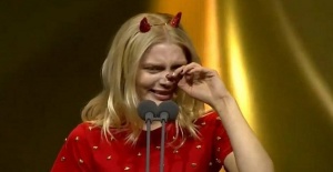 Aleyna Tilki Altın Kelebek ödül töreninde gözyaşlarına hakim olamadı