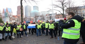 Hollanda'da "sarı yelekliler" hükümetin istifasını istiyor