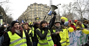Paris'te 'sarı yelekli kadınlar' protestosu