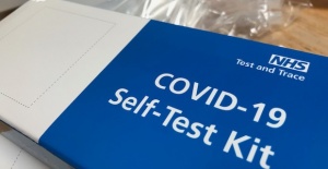 İngiltere'de tüm vatandaşlara haftada iki kez hızlı sonuç verebilen Kovid-19 testi sunulacak