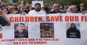 Bournemouth şehrindeki 13 yaşındaki Mehmet uyuşturucudan öldü ! Ailesi yasta ! Bournemouth'ta protesto