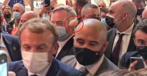 Fransa Cumhurbaşkanı Emmanuel Macron, Lyon kentinde bir fuar ziyaretinde yumurtalı saldırıya uğradı