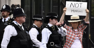 Benim Kralım değil! Londra'da Kral Charles'a protestolar