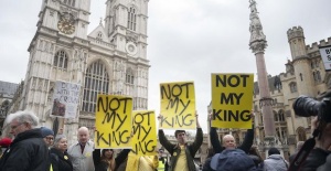 İngiltere’de monarşi karşıtı protesto düzenlendi