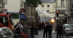 Paris'te patlamada 24 kişi yaralandı