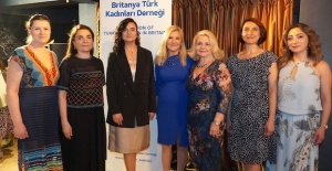 Britanya Türk Kadınları Derneği Anneler Günü'nü yardım yemeğiyle kutladı