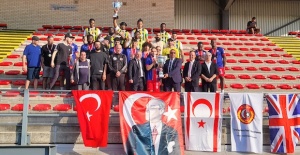 Londra 19 Mayıs Atatürk'ü Anma, Gençlik ve Spor Bayramı kupası Yeni Boğaziçi'nin